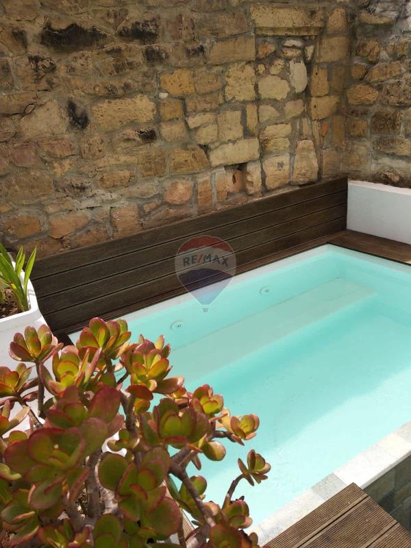 Birkirkara Townhouse - Image 1