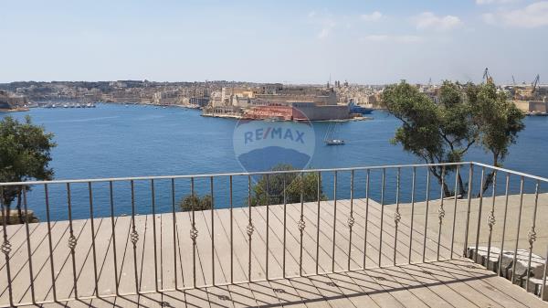 Valletta Townhouse - Image 1