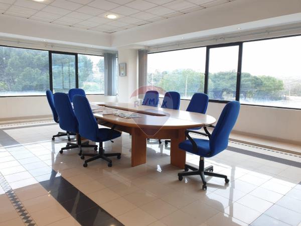 Office space to rent in Lija