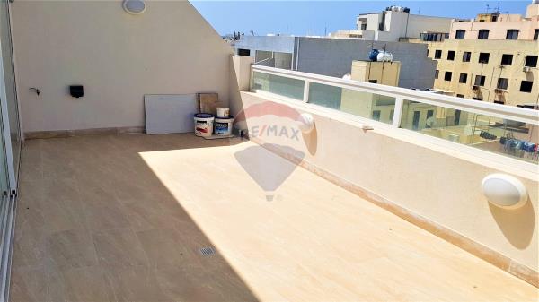 2 bedroom Penthouse to rent in Msida - €1,500