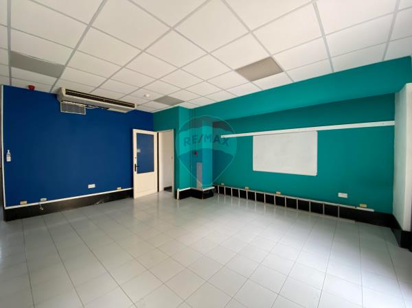 Office block to rent in Qormi