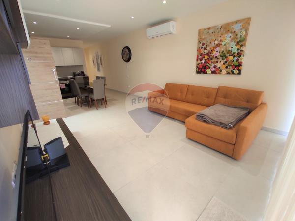 3 bedroom Penthouse to rent in Msida - €2,000 - 130m²