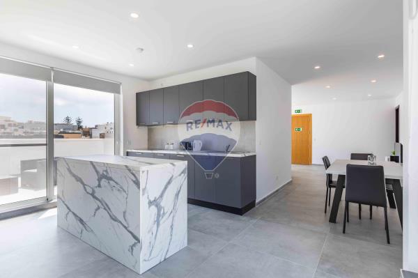 2 bedroom Penthouse to rent in St. Julian's - €2,650