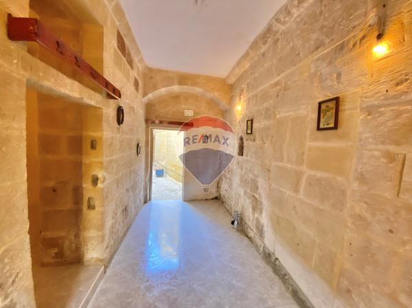 4 bedroom House of Character for sale in Żurrieq - €744,000 - 300m²