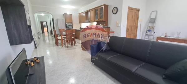 3-bedroom apartment to rent in Victoria
