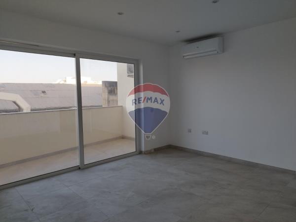 Office space to rent in Zebbug