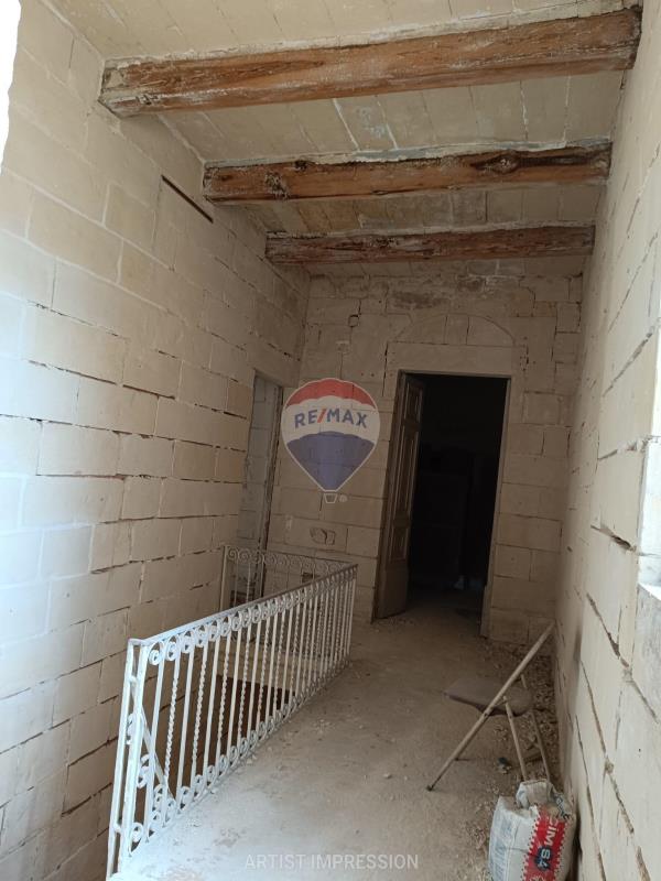 3 bedroom Maisonette for sale in Ħamrun - €300,000 - 200m²