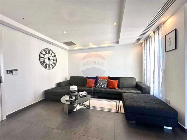 2 bedroom Penthouse for sale in Żabbar - €525,000 - 130m²