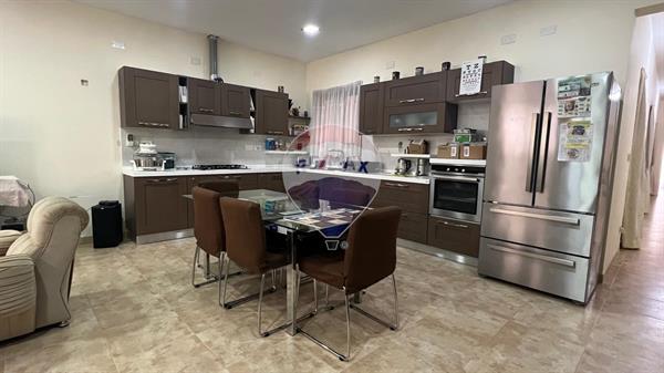 3 bedroom Maisonette for sale in Dingli - €450,000 - 140m²