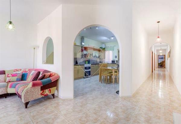 2 bedroom Apartment to rent in Marsaskala - €1,300 - 100m²