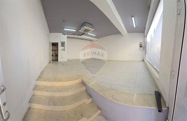 Showroom to rent in Qormi
