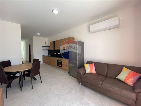 2 bedroom Penthouse to rent in Victoria (Rabat) - €1,000