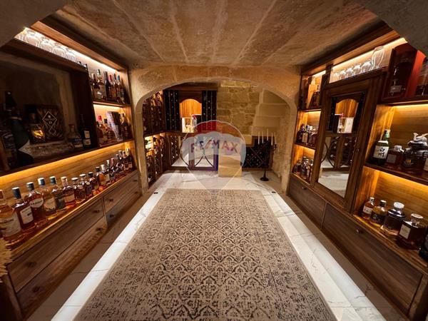 4 bedroom Farmhouse for sale in Qrendi - 450m²