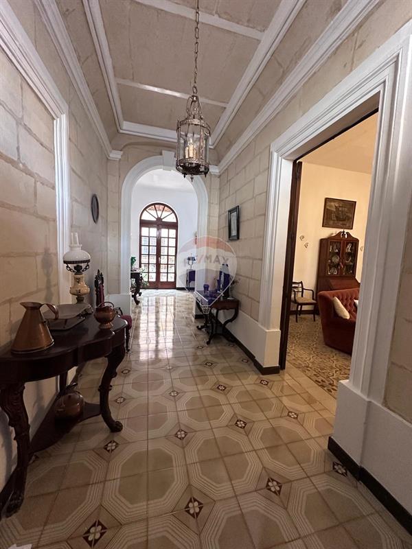 3 bedroom Townhouse to rent in Sliema - €6,800