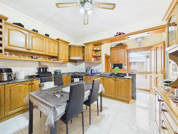 Salina Terraced House - Image 1