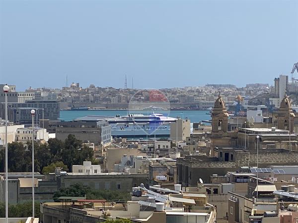 Penthouse (Duplex) in Il-Marsa from Remax-malta.com – €1,300