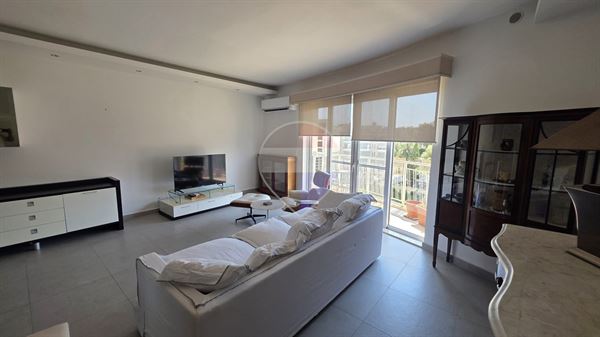 Apartment in San Ġiljan from Remax-malta.com – €2,600
