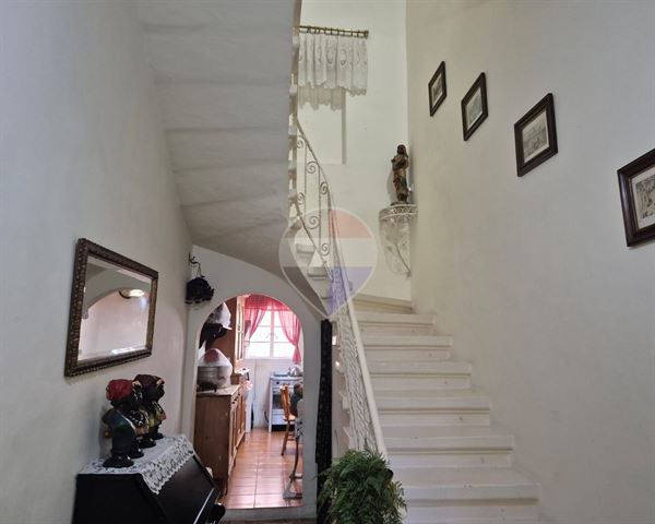 Paola Townhouse - Image 1
