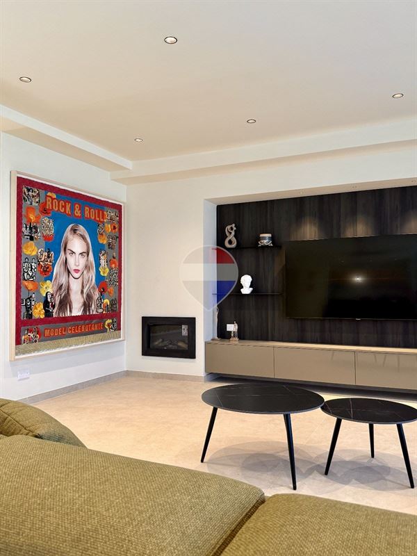 Penthouse in San Ġiljan from Remax-malta.com – €4,800