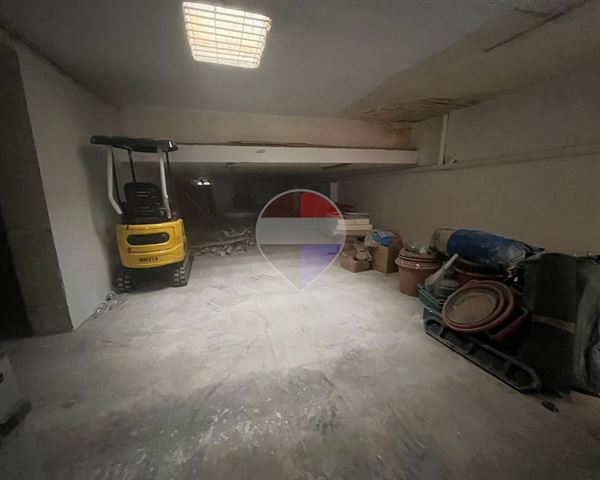 commercial in Pietà