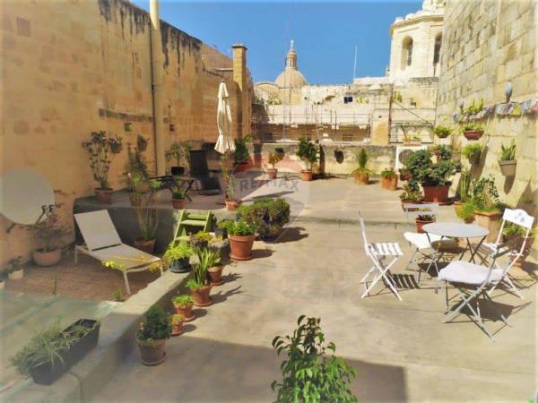 Valletta Townhouse - Image 1