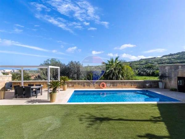 3 bedroom House of Character to rent in Mġarr - €5,500