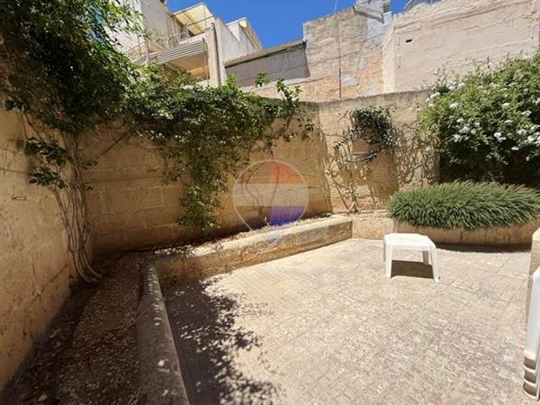 4 bedroom Townhouse to rent in Sliema - €3,500