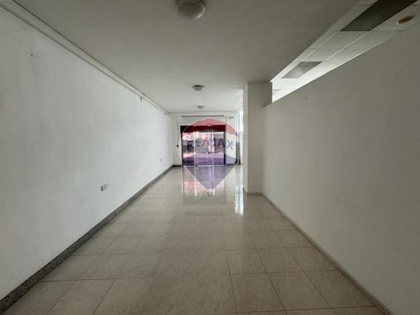 Showroom to rent in Ta' Xbiex