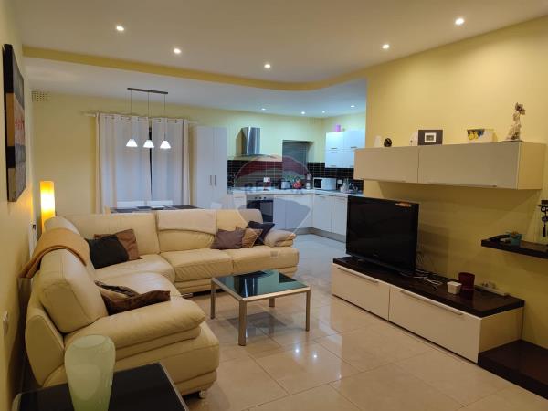 Sliema Apartment - Image 1