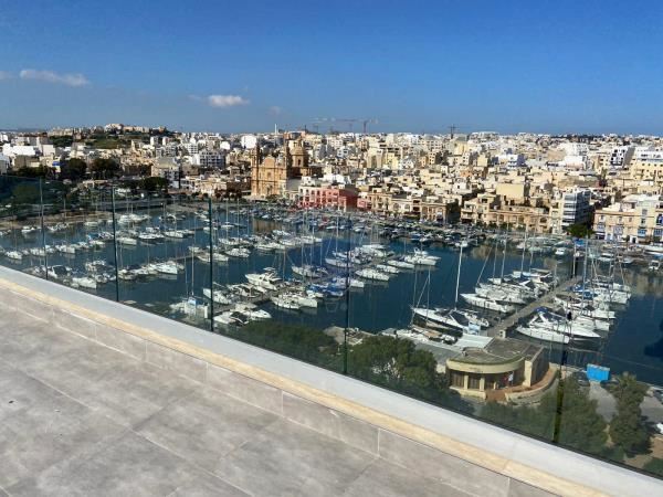Office block to rent in Pieta