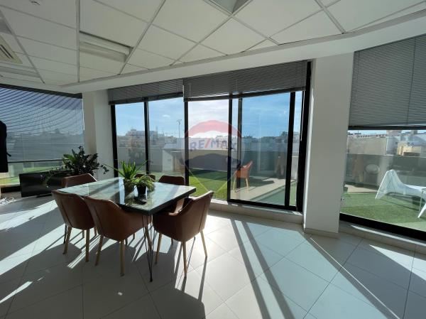 Office space to rent in Guardamangia