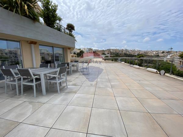 Office block to rent in St Julian's