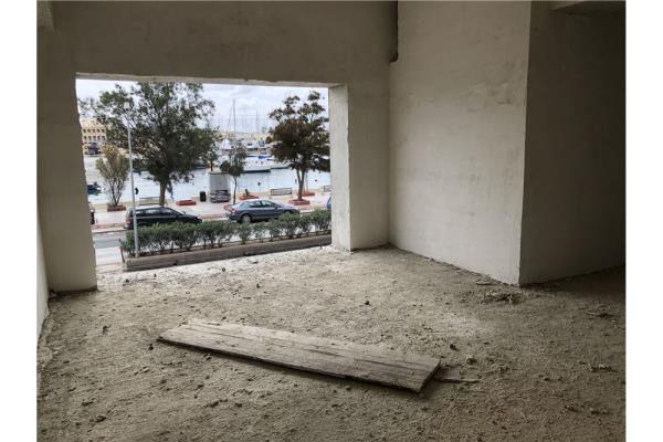 Shop to rent in Sliema
