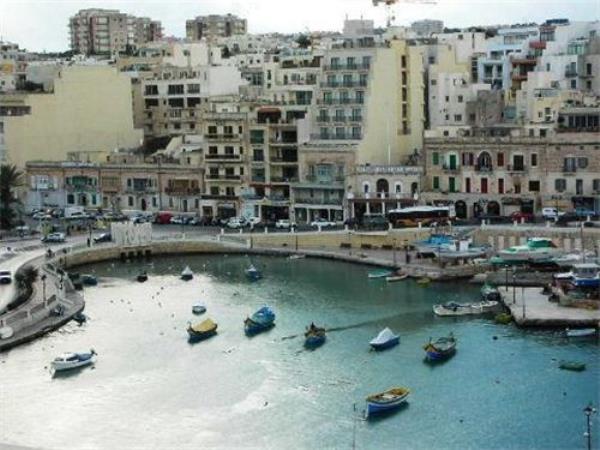 2 bedroom Penthouse to rent in St. Julian's - €2,000