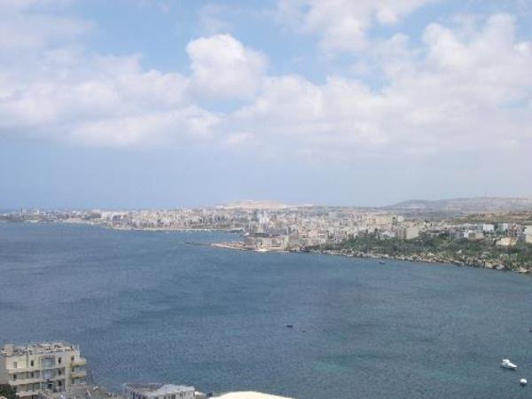 2 bedroom Penthouse to rent in St. Paul's Bay - €1,000