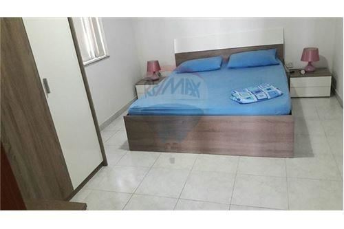 Proprietà a Iklin