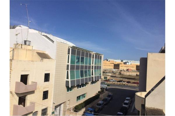Office block to rent in Swatar