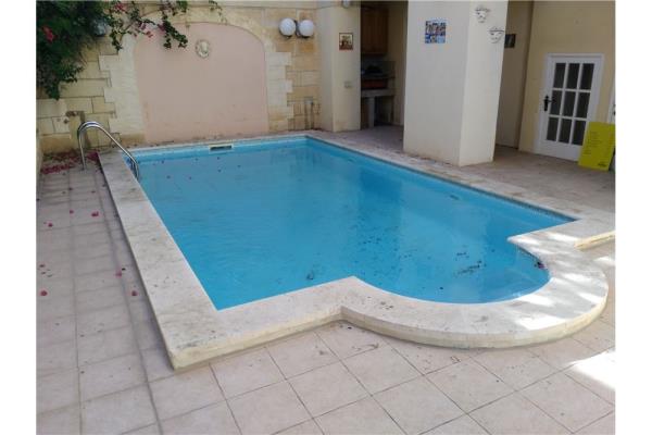 6 bedroom Townhouse to rent in Sliema - €3,800