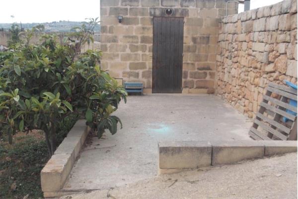 Plot to rent in Zebbug