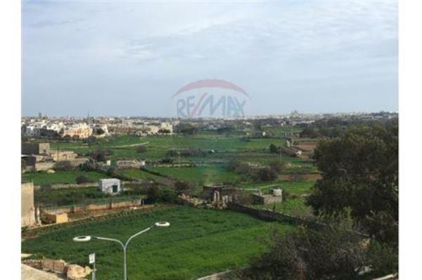 Office space to rent in Luqa
