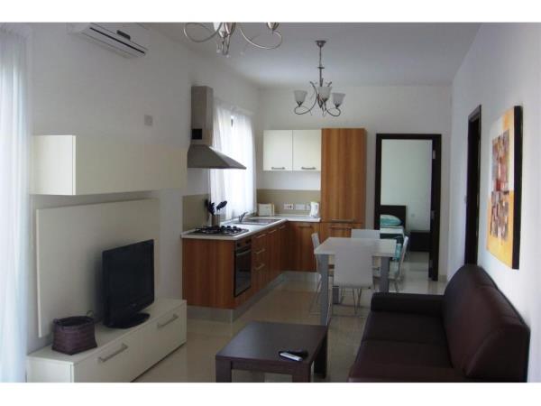 2 bedroom Penthouse to rent in Gżira - €1,200