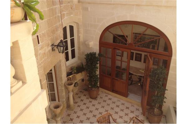 3 bedroom House of Character to rent in Żebbuġ - €2,800
