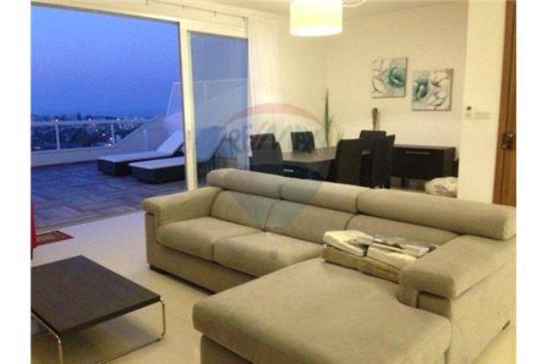 2 bedroom Penthouse to rent in Mellieħa - €1,950