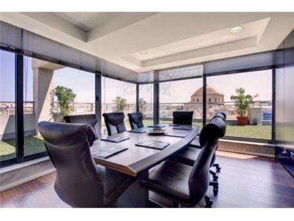 Office space to rent in Mosta