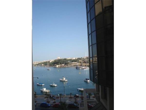 Office space to rent in Gzira