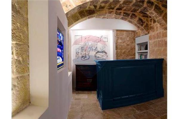 Office block to rent in Valletta