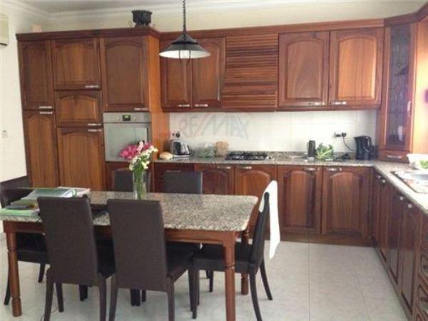 4 bedroom Terraced House to rent in Pembroke - €4,000