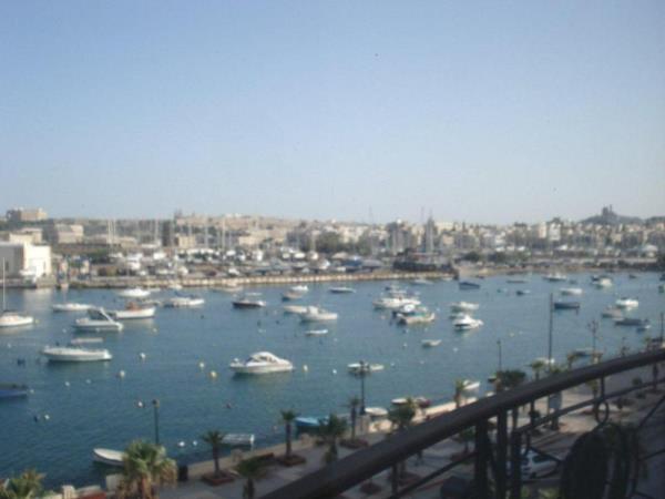 Office space to rent in Gzira