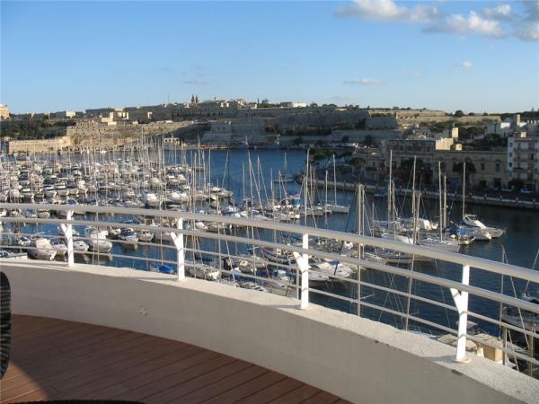 4 bedroom Penthouse to rent in Ta' Xbiex - €5,350