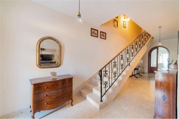 4 bedroom Terraced House to rent in Pembroke - €2,300